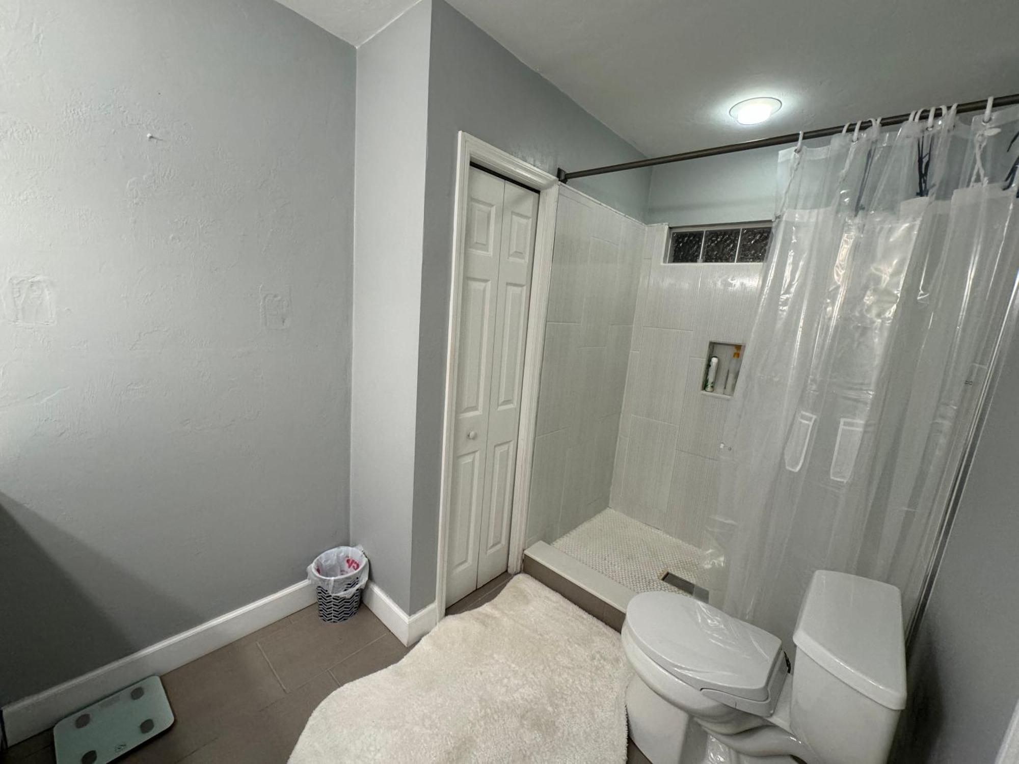 Spacious Room In A Nice House غينزفيل، فلوريدا المظهر الخارجي الصورة
